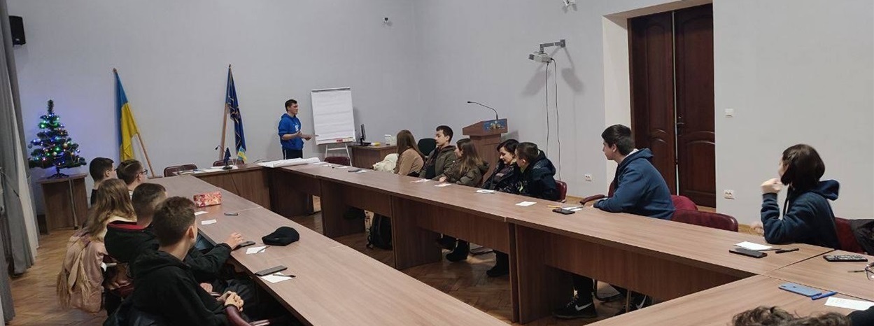 Фото із зустрічей з молоддю в громадах 