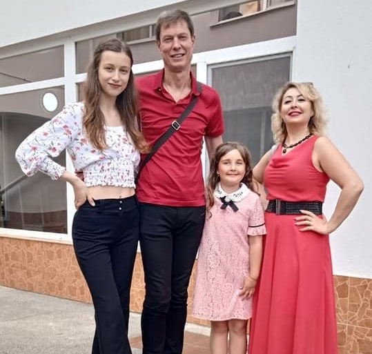Юна співачка із зірковими жюрі