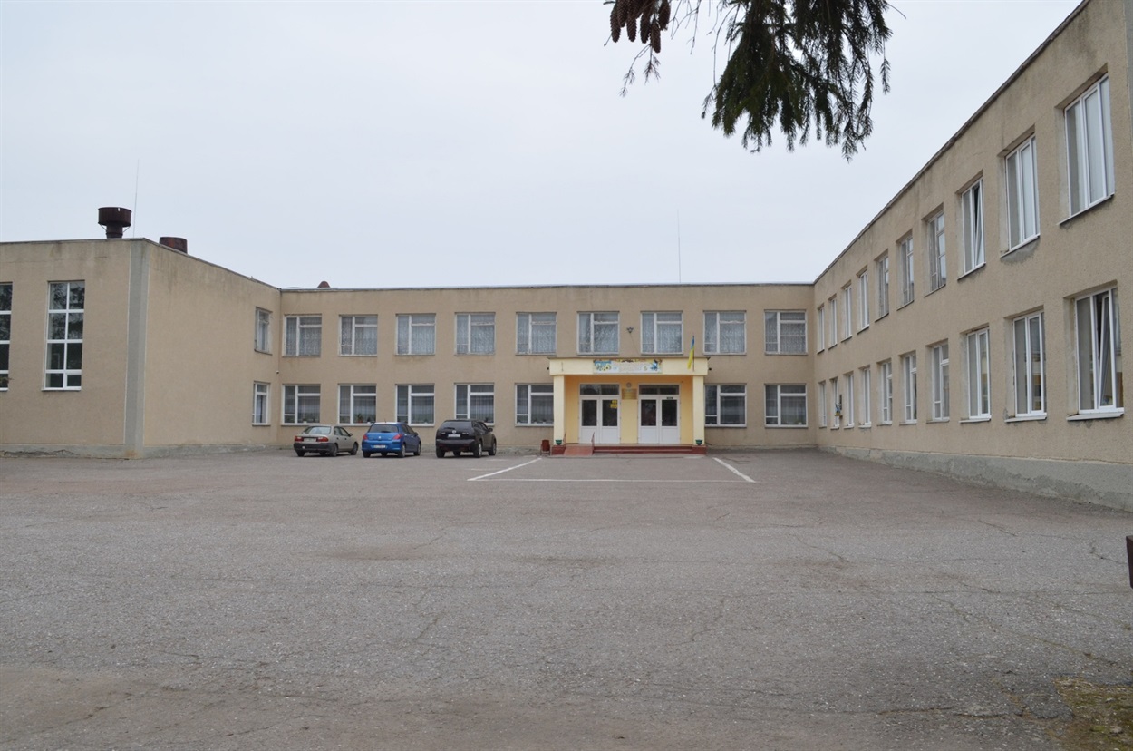 Гімназія села Сичавка