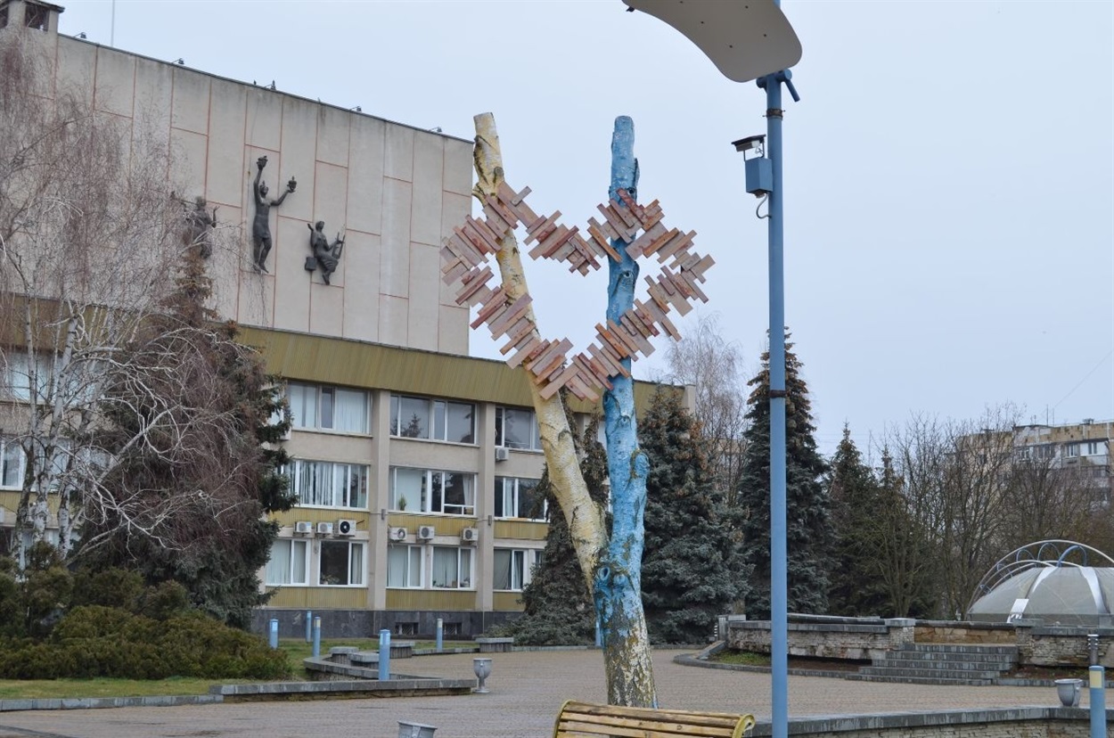 Береза біля ПК "Дружба"